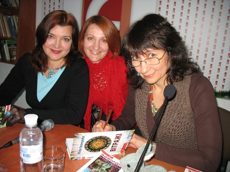 Отак би й не йшла від них:) А в пані Міли очі тут направду зелені:))) Не обманула!!!