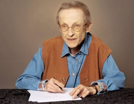 Фройлен Кепп розповідає, що донині бачить уві сні всі пережиті жахи, і більше ніколи в житті не кохалася з чоловіками... 