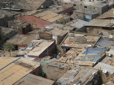 «Отакі злиденні помешкання жителів столиці Анголи – Луанди»