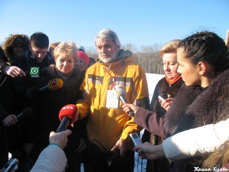 Повили журналісти, як периною... :)