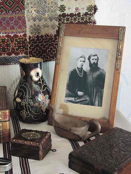 У мами Олени Пчілки на столі...